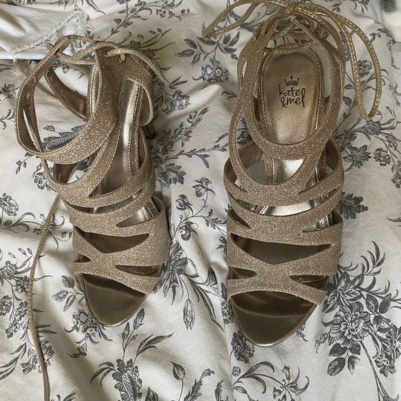Kate & Mel gold heels - Picture 1 of 8